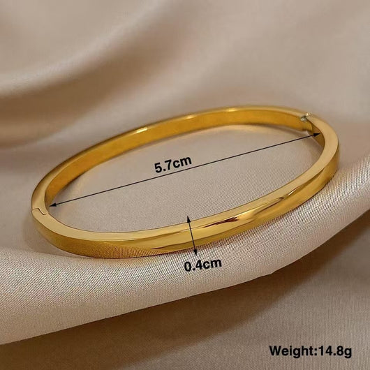 Pulsera Oval Curva Brillante en Acabado Sólido - Image 6