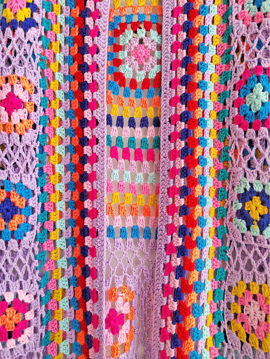 Cardigan Tejido a Mano con Flecos y Diseño Asimétrico Multicolor - Image 10