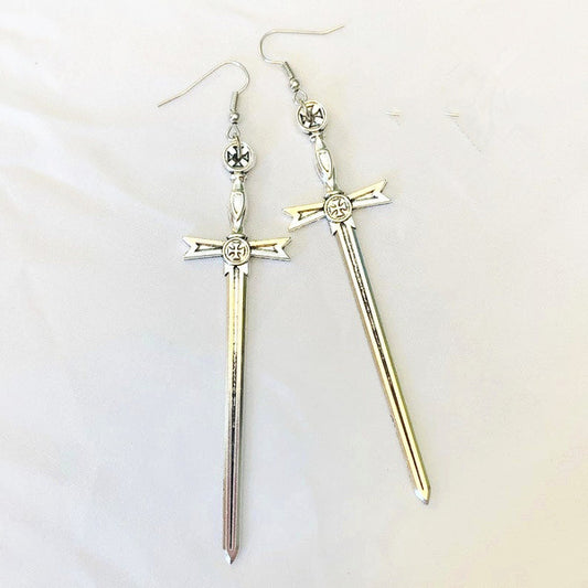 Aretes Góticos de Bronce con Diseño de Espada - Accesorios de Moda Alternativa
