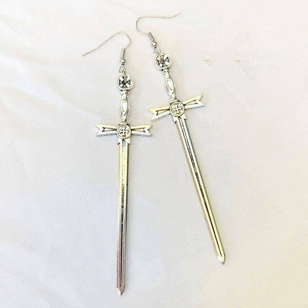 Aretes Góticos de Bronce con Diseño de Espada - Accesorios de Moda Alternativa