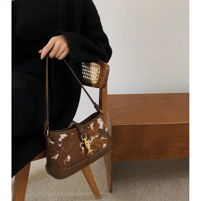 Bolso Bandolera Axilar para Mujer con Diseño Asimétrico - Image 6