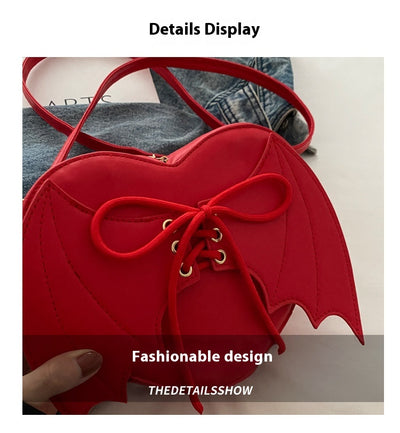 Bolso Bandolera con Diseño de Alas de Murciélago y Corazón - Image 11