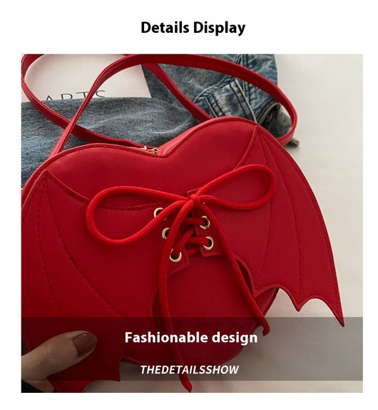 Bolso Bandolera con Diseño de Alas de Murciélago y Corazón - Image 11
