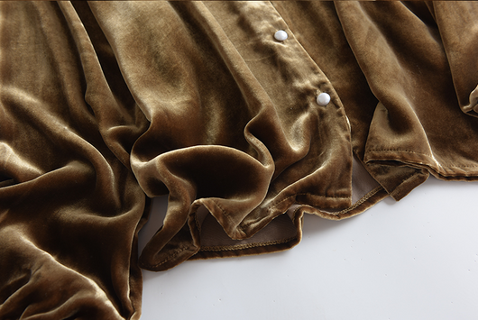 Blusa Elegante de Terciopelo Dorado con Cuello en V y Mangas Largas - Image 10