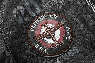 Chaqueta de Cuero para Hombre con Bordado en Solapa - Image 11