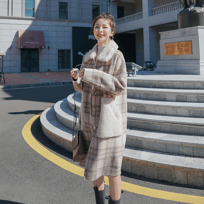 Abrigo Escocés Midi con Panel de Lana de Cordero sobre la Rodilla - Image 8