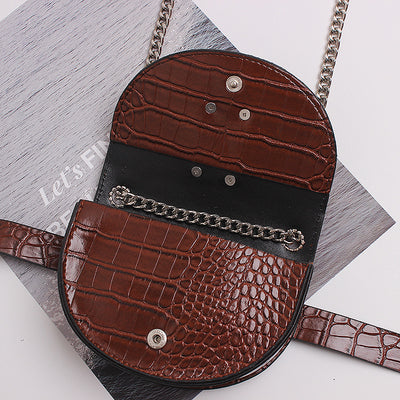 Bolsa Crossbody Semicircular Compacta con Cinturón - Image 5