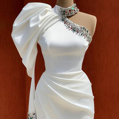 Vestido de Noche Blanco con Hombro Descubierto para Dama - Image 2