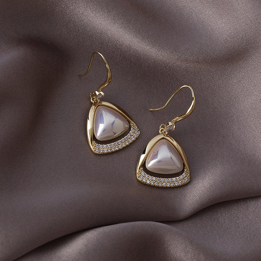 Aretes de Perla Triángulo Diamante Brillante - Image 6