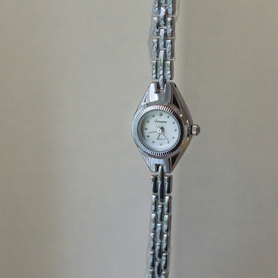 Reloj Retro Casual Ojo de Caballo con Detalles de Cobre