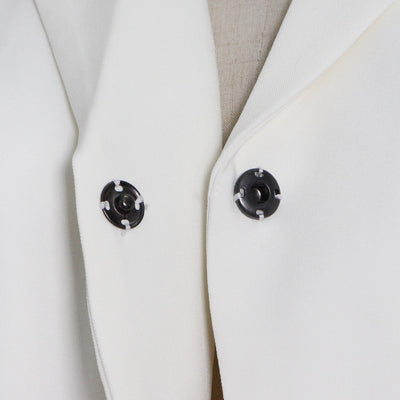 Blazer Entallado con Hombreras y Detalles Calados - Image 19