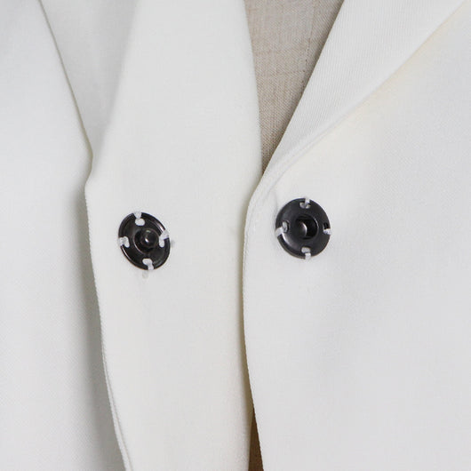 Blazer Entallado con Hombreras y Detalles Calados - Image 19