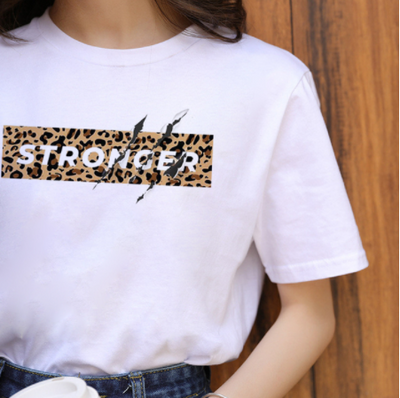 Blusa Estampada con Leopardo y Labios - Estilo Western Casual para Mujer - Image 36