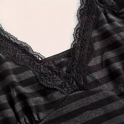 Blusa Elegante de Rayas con Cuello de Encaje Contrastante - Image 3