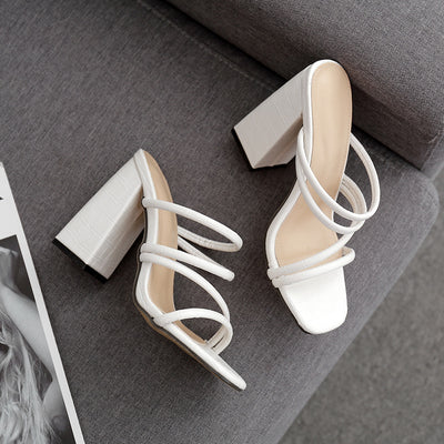 Sandalias Abiertas de Tacón Alto con Diseño Calado - Image 13