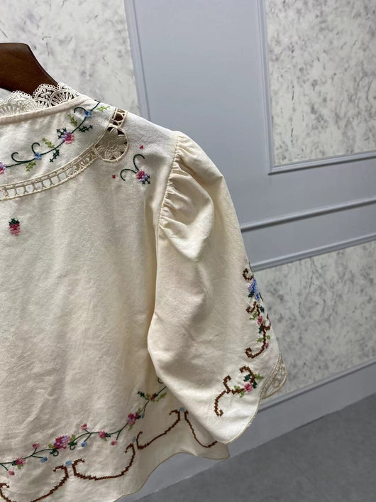 Blusa Tejida con Encaje Floral y Cuello en V - Image 13