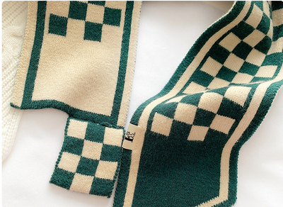 Bufanda Tejida de Diseño Exclusivo y Textura Refinada - Image 7