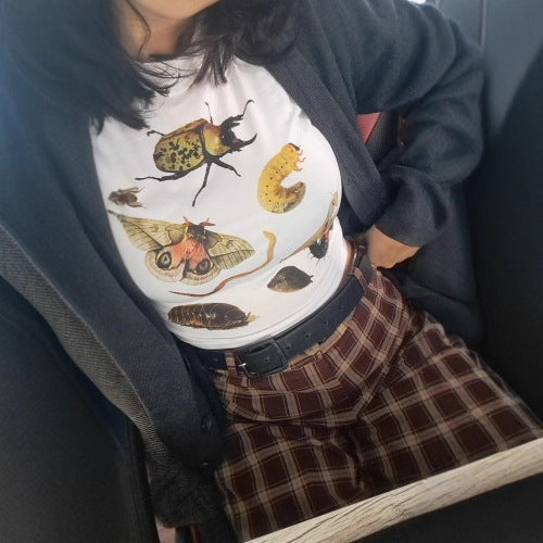 Blusa Casual con Estampado de Insectos y Escote Descubierto - Image 2