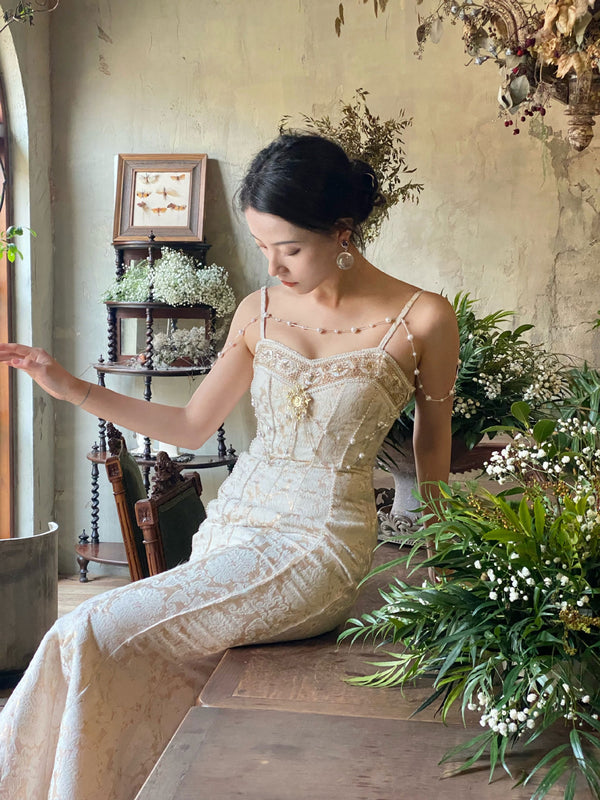 Vestido Vintage de Corte Francés con Cuentas Colgantes