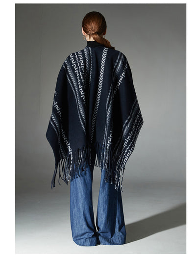 Chal Étnico Azul Marino con Borlas y Tejido Jacquard - Image 11