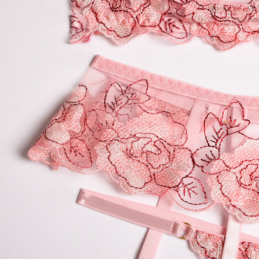 Conjunto de Lencería Floral para Dama - Tres Piezas - Image 11