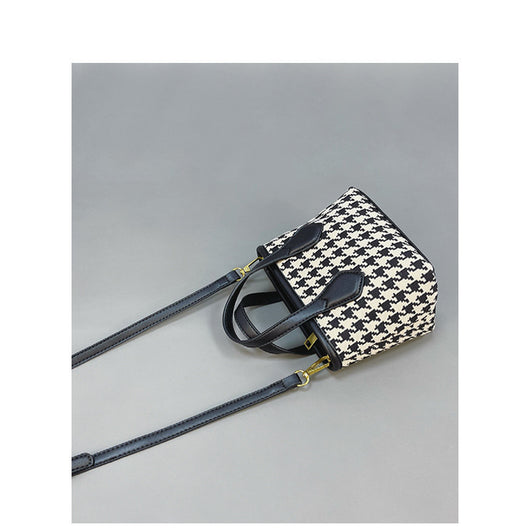 Bolsa Mensajera Houndstooth Asimétrica de Moda - Image 6