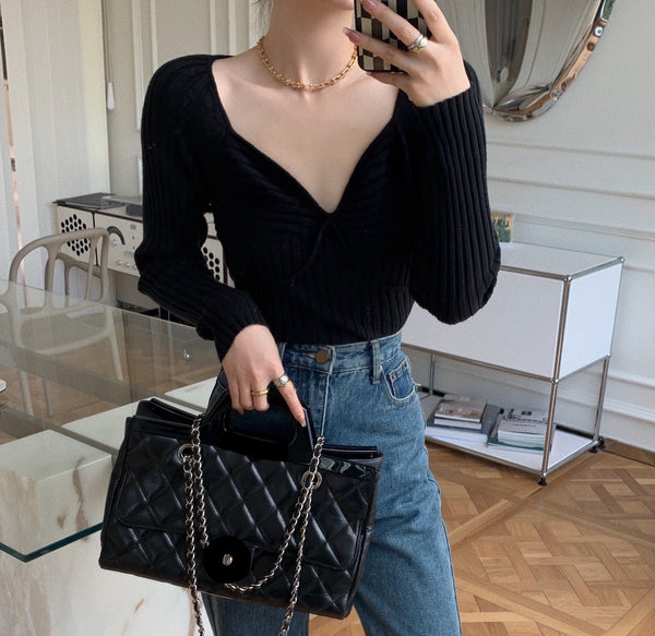 Suéter de Punto Ajustado con Cuello Amplio - Diseño Versátil y Estilizador