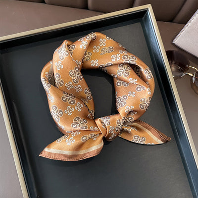 Pañuelo de Seda Beige Cuadrado para Mujer - Versátil y Fácil de Combinar - Image 8