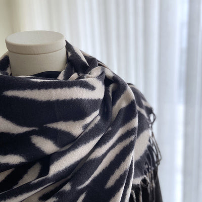 Pashmina Estampada con Rayas y Borlas - Lujo y Calidez - Image 2