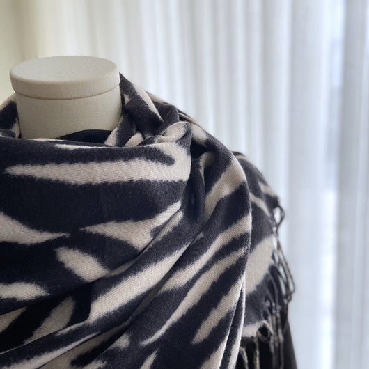 Pashmina Estampada con Rayas y Borlas - Lujo y Calidez - Image 2