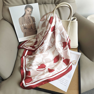 Pañuelo Cuadrado para Mujer con Estampado Floral Fresco y Diseño Minimalista - Image 4