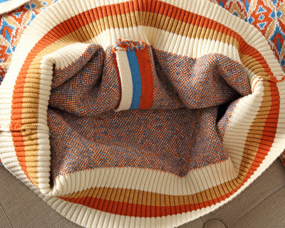 Conjunto Elegante de Suéter Escote V y Falda - Image 7