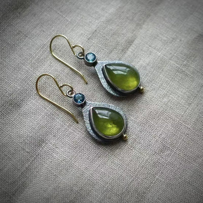 Colgante de Piedra Verde Inspirado en Diseño de Nicho - Image 2