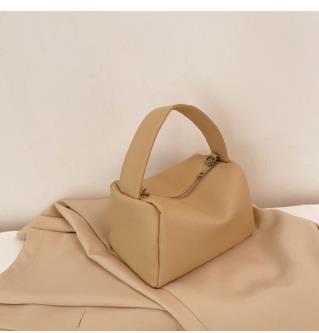 Bolso de Mano con Cadena Dorada - Diseño Versátil Primavera - Image 8