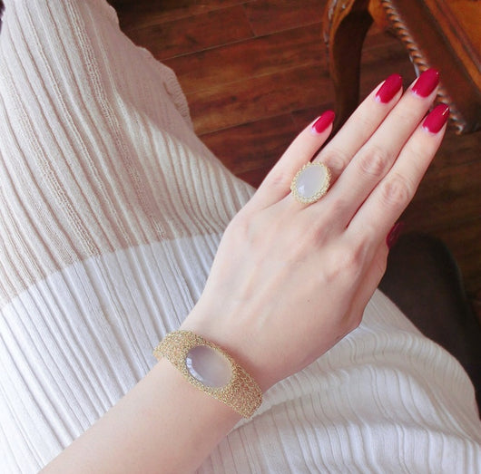 Pulsera de Calcedonia Blanca Natural con Alambre de Oro 14K - Image 12