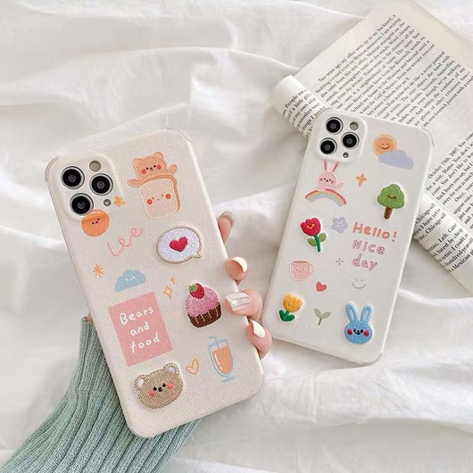 Funda para iPhone con Diseño Bordado de Osito y Conejito - Image 5