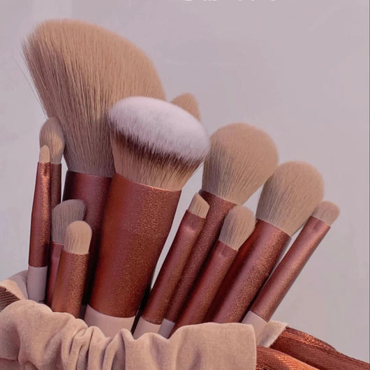 Set de 13 Brochas de Maquillaje Verde Secado Rápido Súper Suaves para Rubor y Polvos - Image 12