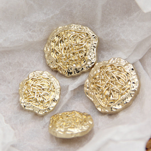 Abrigo Trench Largo Dorado con Botones de Línea Irregular - Image 12