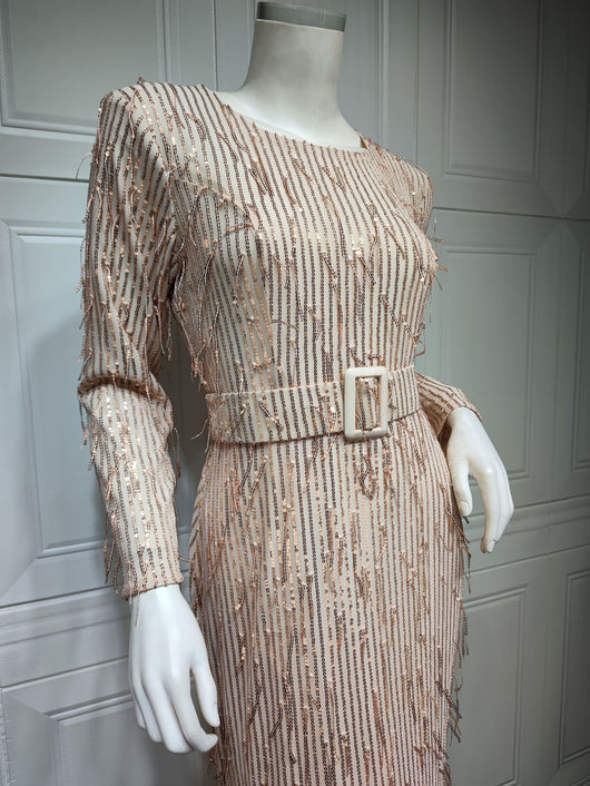 Vestido Musulmán Ajustado con Lentejuelas y Flecos - Image 5