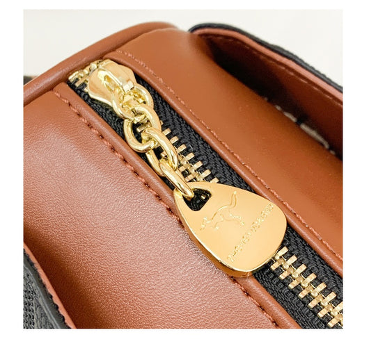 Bolsa Mensajera de Cuero con Detalles en Relieve - Elegancia Minimalista - Image 17