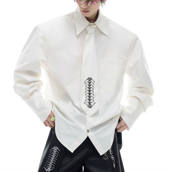 Camisa Polo con Bordado Deconstruido y Diseño Minimalista