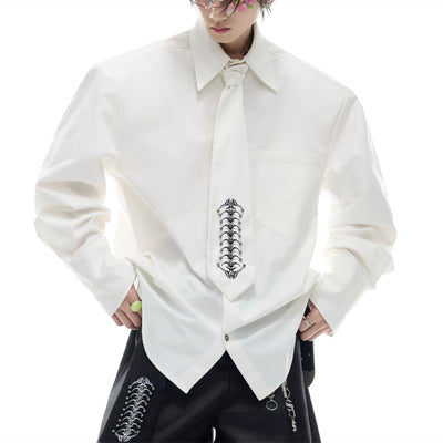 Camisa Polo con Bordado Deconstruido y Diseño Minimalista