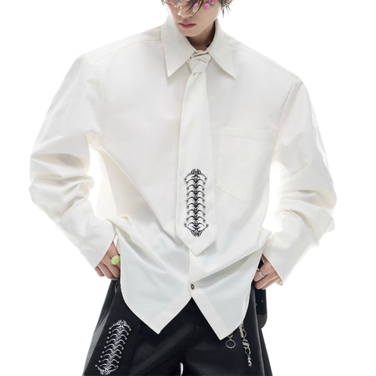 Camisa Polo con Bordado Deconstruido y Diseño Minimalista