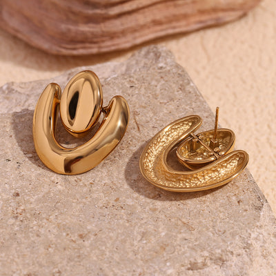 Aretes de Corazón Irregular Acero Inoxidable Chapado en Oro 18K con Costuras Geométricas - Image 16