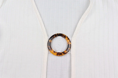 Playera Ajustada con Escote V y Detalles Brillantes - Image 9