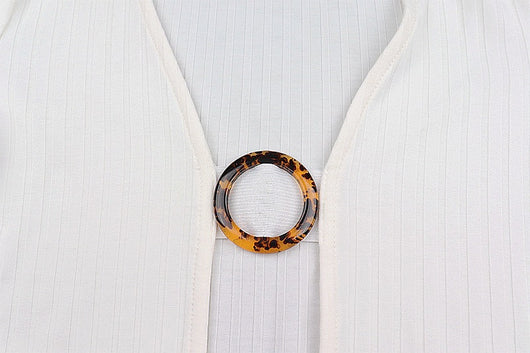 Playera Ajustada con Escote V y Detalles Brillantes - Image 9