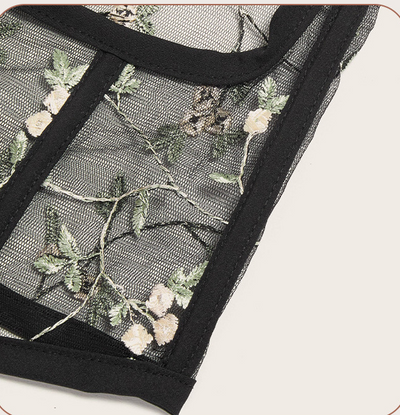 Faja Reductora Femenina con Malla Elástica y Detalles Bordados - Image 4