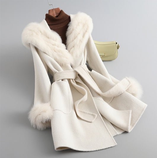 Abrigo de Invierno para Mujer en Lana de Oveja con Corte Ajustado - Image 3