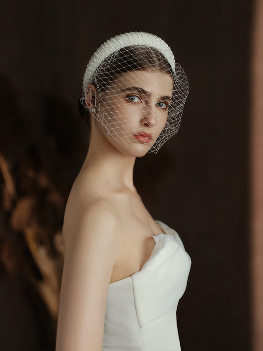 Velo Nupcial Estilo Audrey Hepburn Blanco Vintage con Cuentas y Malla Grande - Image 8