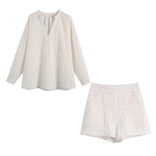 Conjunto Elegante de Blusa y Shorts con Bordado Calado